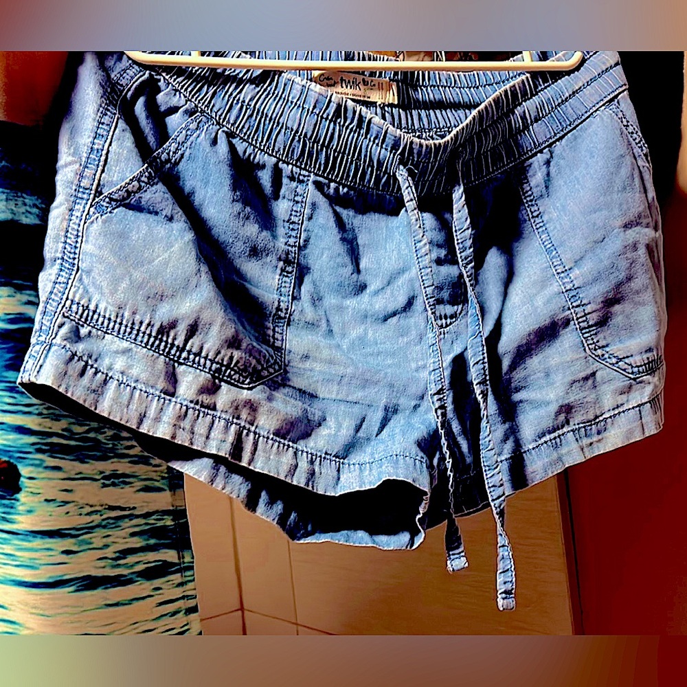 2/$20 Soft Denim Organic Cotton Shorts Tie Stretch Waist with Pockets Fit Medium